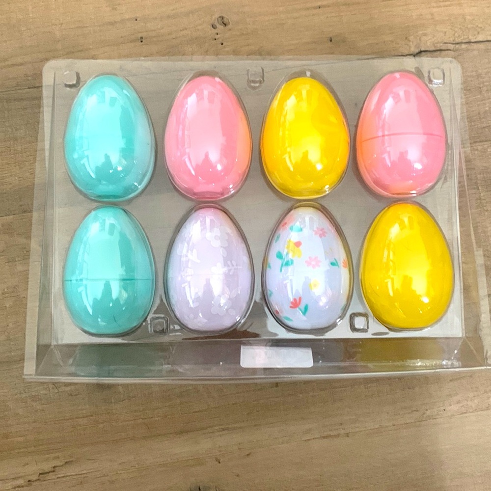 8 Large Plastic Easter Eggs‎